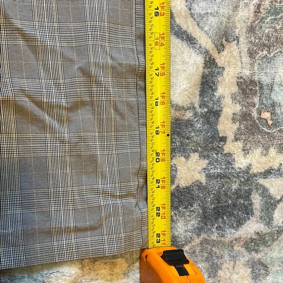 Chic Gray Plaid Women's Cropped Pants - Picture 3 of 6